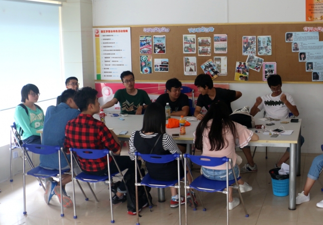 0000000000 0000000000